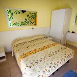 Le Petit Otel