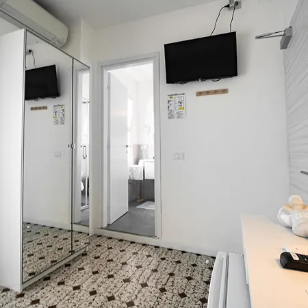 Le Petit Hotel