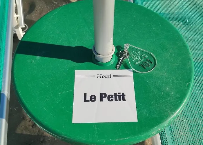 Le Petit Ξενοδοχείο 3*