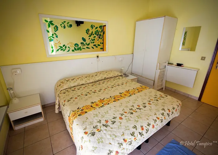 Le Petit Hotel